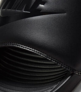Nike Victori One All Black Slide close